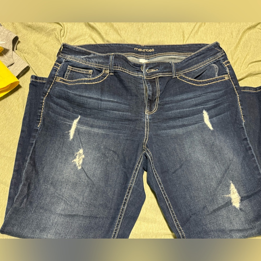 Maurice crops size 18 like new. Smoke free